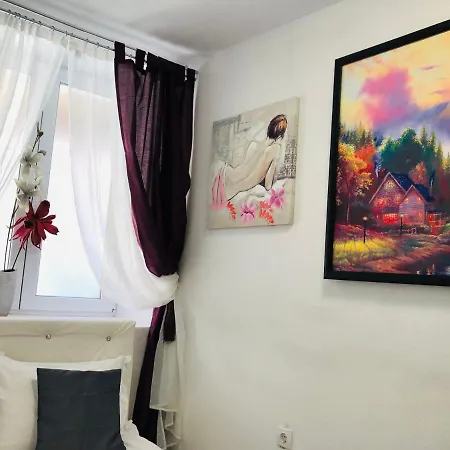 Petit Apartment *